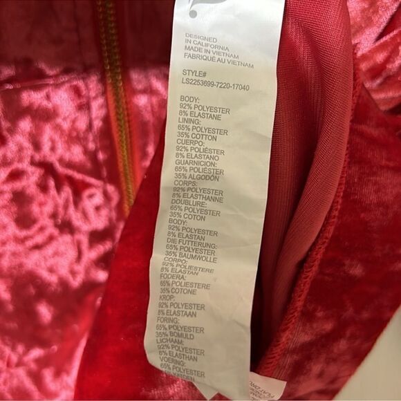 Fabletics Crushed Velour Zip up Hoodie
Strawberry Red Top(Size Medium) - Picture 6 of 6